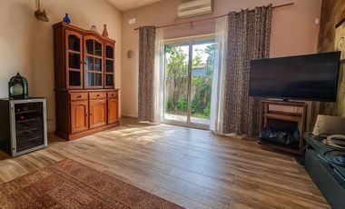 Casa de dos plantas en venta | Haedo - Morón | con cochera y pileta