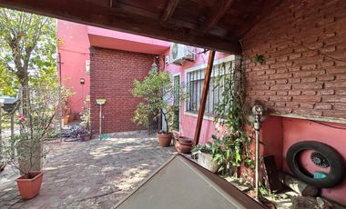 Casa de dos plantas en venta | Haedo - Morón | con cochera y pileta