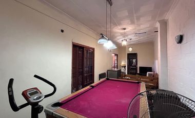 Casa de dos plantas en venta | Haedo - Morón | con cochera y pileta