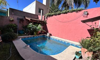 Casa de dos plantas en venta | Haedo - Morón | con cochera y pileta