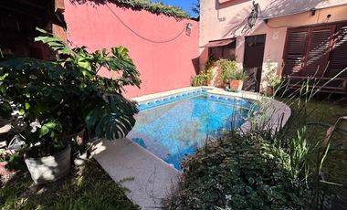Casa de dos plantas en venta | Haedo - Morón | con cochera y pileta
