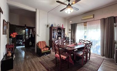 Casa de dos plantas en venta | Haedo - Morón | con cochera y pileta