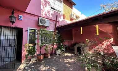 Casa de dos plantas en venta | Haedo - Morón | con cochera y pileta