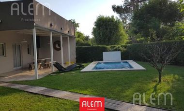 Casa de dos dormitorios en venta en El Bosquecillo
