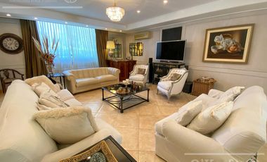 Casa en venta de dos plantas con amplios ambientes en Abril Country Club, Guillermo Hudson.