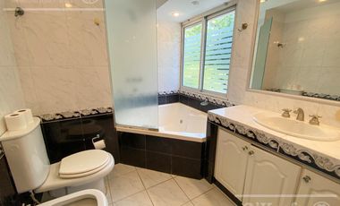 Casa en venta de dos plantas con amplios ambientes en Abril Country Club, Guillermo Hudson.