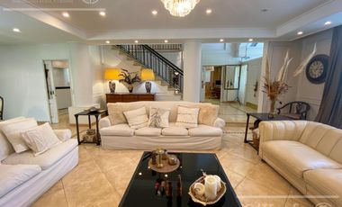 Casa en venta de dos plantas con amplios ambientes en Abril Country Club, Guillermo Hudson.