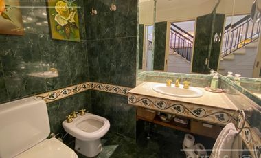 Casa en venta de dos plantas con amplios ambientes en Abril Country Club, Guillermo Hudson.