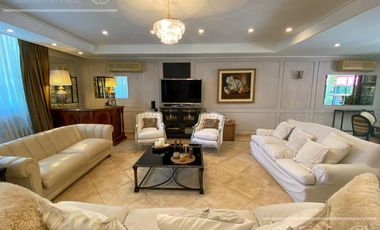 Casa en venta de dos plantas con amplios ambientes en Abril Country Club, Guillermo Hudson.