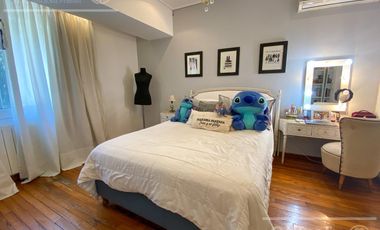 Casa en venta de dos plantas con amplios ambientes en Abril Country Club, Guillermo Hudson.