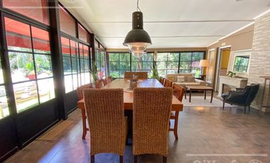 Casa en venta de dos plantas con amplios ambientes en Abril Country Club, Guillermo Hudson.