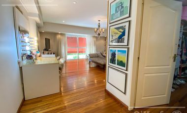 Casa en venta de dos plantas con amplios ambientes en Abril Country Club, Guillermo Hudson.