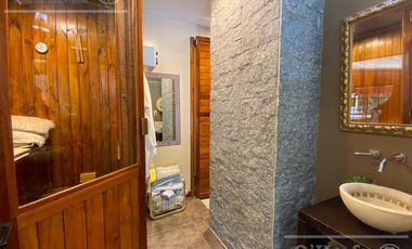 Casa en venta de dos plantas con amplios ambientes en Abril Country Club, Guillermo Hudson.