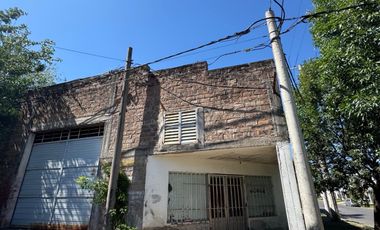 Depósito con local a la calle