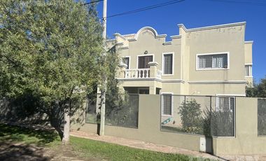 Casa en Venta - Amplio Parque y Pileta - Villa de Merlo