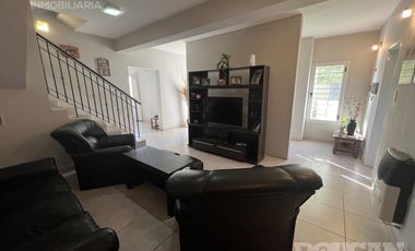Casa en Venta - Amplio Parque y Pileta - Villa de Merlo