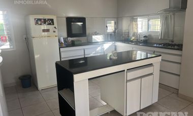 Casa en Venta - Amplio Parque y Pileta - Villa de Merlo