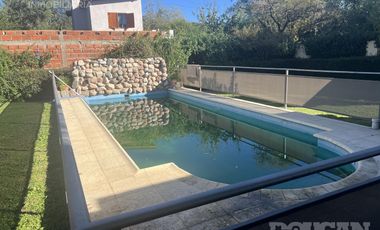 Casa en Venta - Amplio Parque y Pileta - Villa de Merlo