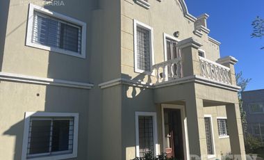 Casa en Venta - Amplio Parque y Pileta - Villa de Merlo