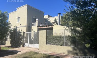 Casa en Venta - Amplio Parque y Pileta - Villa de Merlo