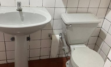 CASA A PASOS DE AVENIDA LA FLORIDA 2 BAÑOS 1 ESTACIONAMIENTO