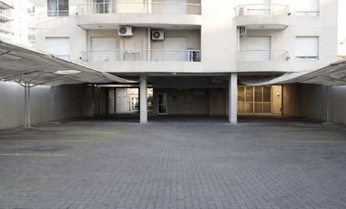 COCHERA EN ZONA CENTRO DE CASEROS