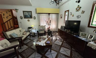Casa en venta 3 ambientes en Adrogue con quincho
