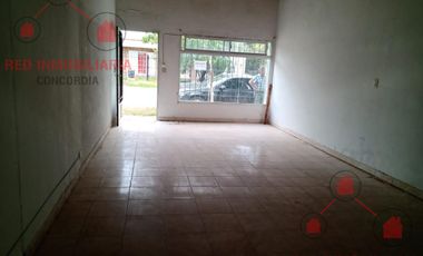 Propiedad en importante esquina de Los Charrúas, con tres locales, casa y depto