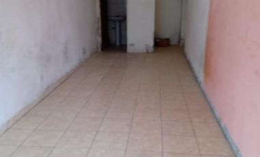 Propiedad en importante esquina de Los Charrúas, con tres locales, casa y depto