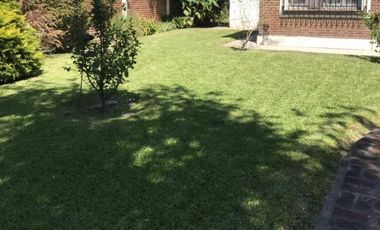 Casa en venta en Adrogue 3 ambientes con pileta