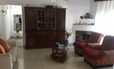 Casa en venta en Adrogue 3 ambientes con pileta