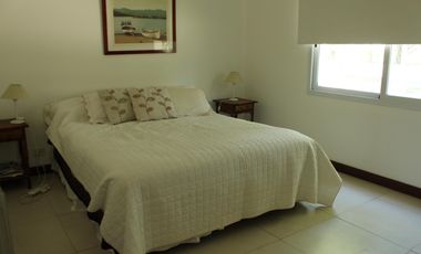 Venta , Alquiler Temporario. Casa  sobre el golf en  Golfers c.c