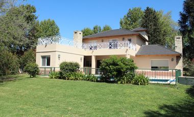 Venta , Alquiler Temporario. Casa  sobre el golf en  Golfers c.c