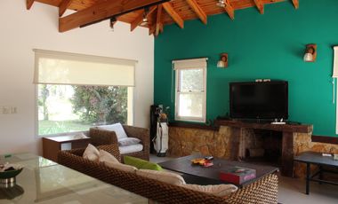 Venta , Alquiler Temporario. Casa  sobre el golf en  Golfers c.c