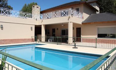 Venta , Alquiler Temporario. Casa  sobre el golf en  Golfers c.c