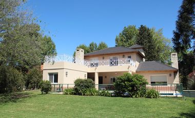 Venta , Alquiler Temporario. Casa  sobre el golf en  Golfers c.c
