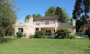 Venta , Alquiler Temporario. Casa  sobre el golf en  Golfers c.c