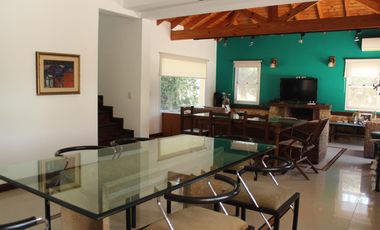 Venta , Alquiler Temporario. Casa  sobre el golf en  Golfers c.c