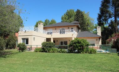 Venta , Alquiler Temporario. Casa  sobre el golf en  Golfers c.c