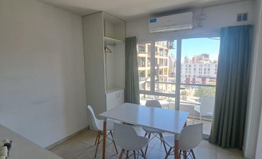 Alquiler | Monoambiente con balcón y cochera | Área Centro | Neuquén