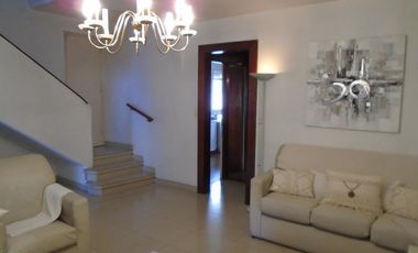VENTA CASA 4 AMBIENTES EN OLIVOS