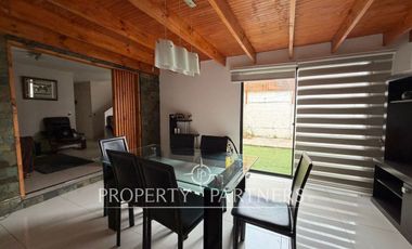 Casa a Pasos de Av. Balmaceda – Excelente Conectividad y Espacio.-