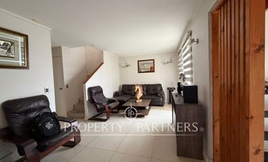 Casa a Pasos de Av. Balmaceda – Excelente Conectividad y Espacio.-