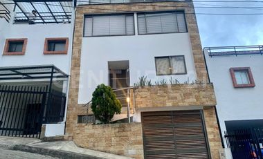 VENDO HERMOSA CASA  CAMPESTRE UBICADA EN LA CALERA,