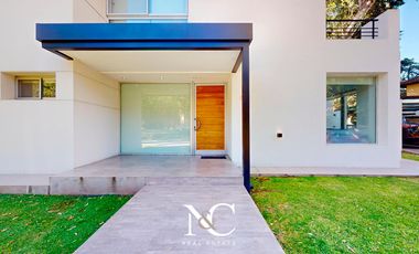 Casa en venta en Abril Club De Campo, Barrio Lago