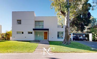 Casa en venta en Abril Club De Campo, Barrio Lago