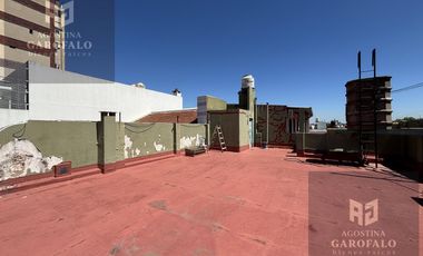Casa multifamiliar, 6 ambientes, terraza propia, boedo
