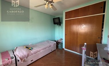 Casa multifamiliar, 6 ambientes, terraza propia, boedo