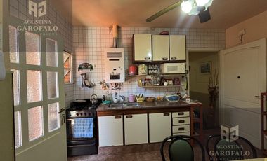 Casa multifamiliar, 6 ambientes, terraza propia, boedo