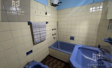 Casa multifamiliar, 6 ambientes, terraza propia, boedo